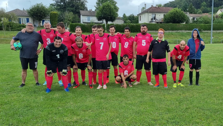 Un club de foot inclusif dans le Cantal : défi contre les valides