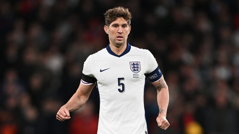 Wembley rend hommage à George Baldock et John Stones capitaine