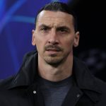 Zlatan Ibrahimovic montre une blessure impressionnante à la tête