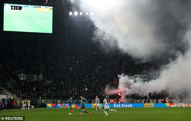 Match retardé à Ferencvaros pour cause de visibilité