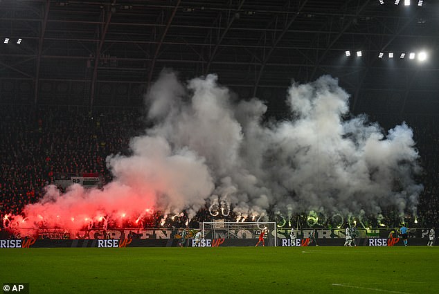 Contre l'arrêt de match après la dissipation de la fumée