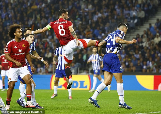 Bruno Fernandes a reçu un deuxième carton jaune après un challenge sur Nehuen Perez