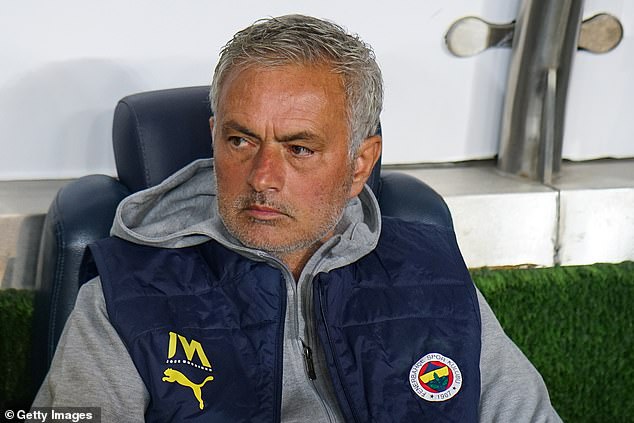 Le déplacement à Fenerbahçe sous l'œil de José Mourinho sera un test difficile