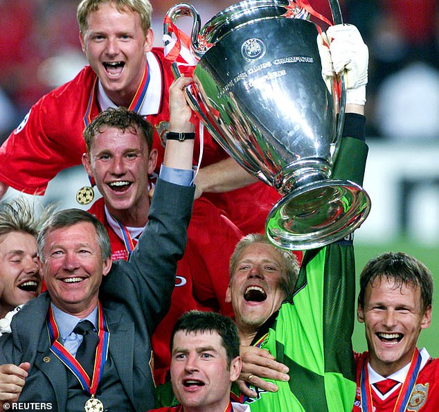 Schmeichel avec des trophées