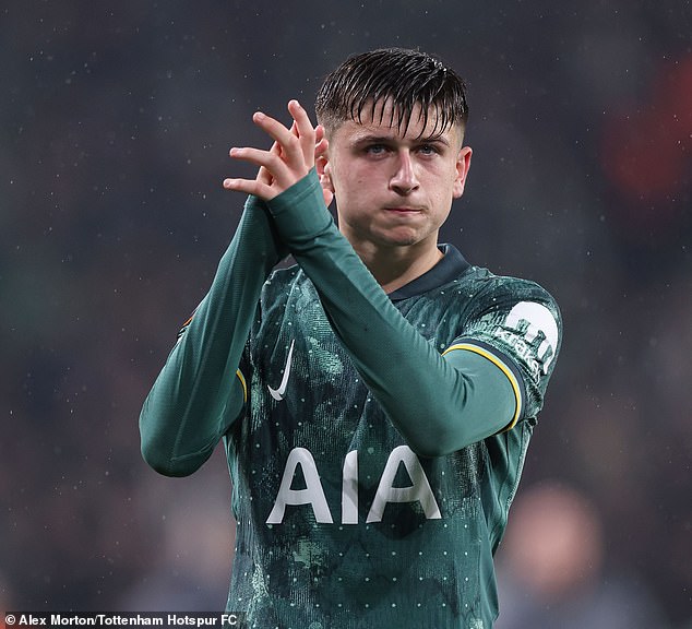 Mikey Moore lors de son premier match senior avec Tottenham.