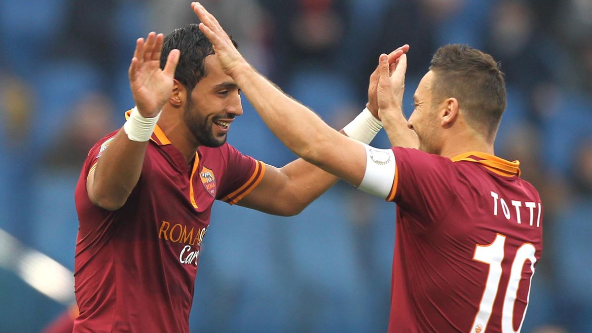 Medhi Benatia avec Francesco Totti.