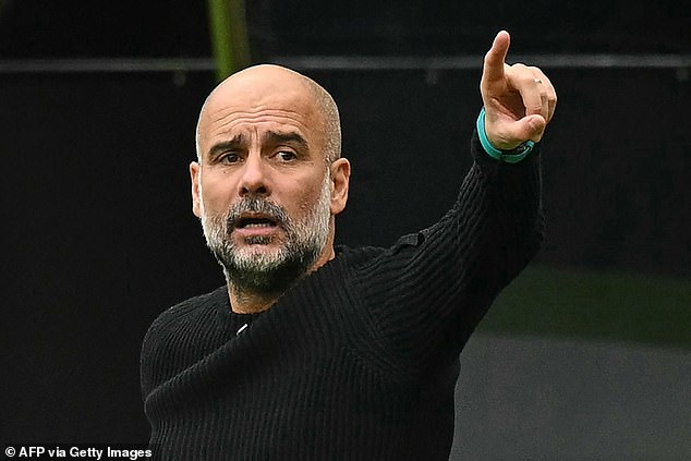 Pep Guardiola montre son engagement envers les fans en payant pour la bannière