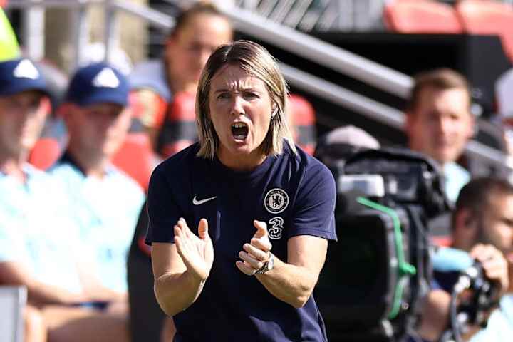 Sonia Bompastor pendant un match amical de pré-saison