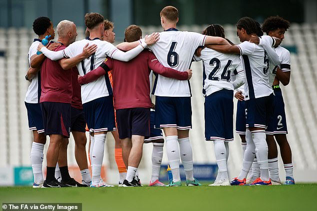 Un jeune joueur de Premier League a été convoqué par l'Angleterre et le Portugal U18.