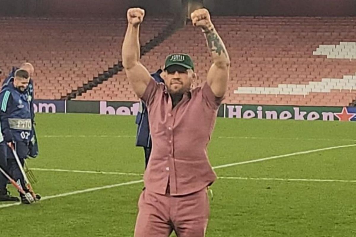 Conor McGregor sur le terrain d'Arsenal