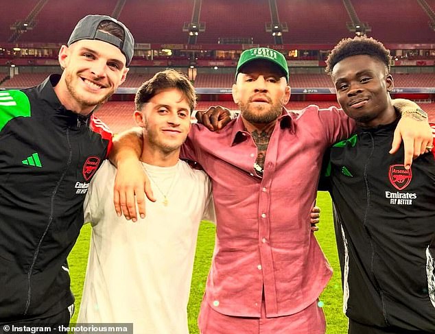 McGregor avec Saka et Declan Rice