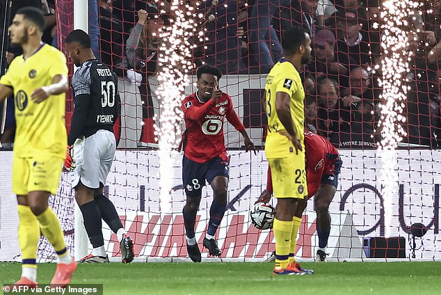 Angel Gomes célébrant son but avec Lille.