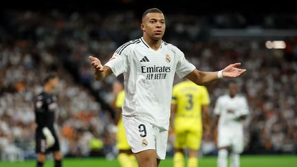 Kylian Mbappé, titulaire lors du match entre le Real Madrid et Villarreal, le 5 octobre 2024. (OSCAR DEL POZO / AFP)