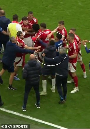 L’incident s’est produit lors d’une bagarre générale alors que Chelsea affrontait Nottingham Forest