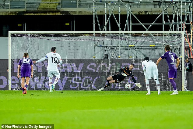 Theo Hernandez voit un penalty sauvé par David de Gea