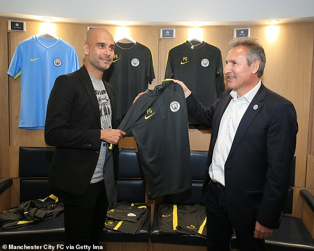 Begiristain et Guardiola en conférence de presse