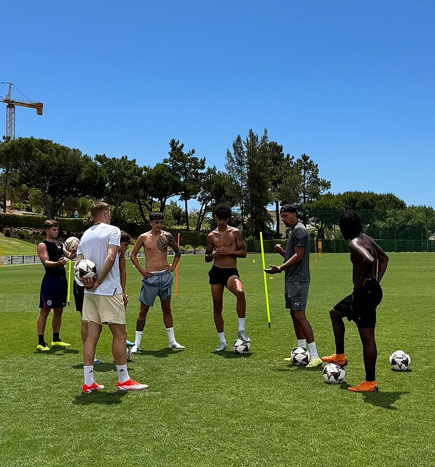 Les jeunes étoiles de Man City en entraînement en plein air