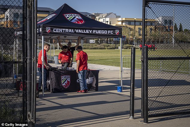 Le personnel du Central Valley Fuego avant un match de qualification pour la US Open Cup en avril 2024