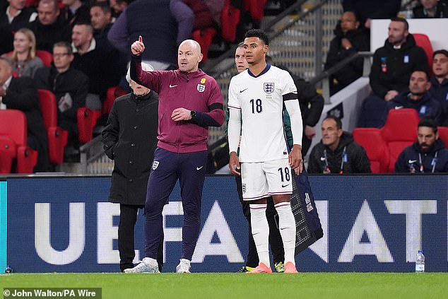 Ollie Watkins a été introduit juste avant l'heure de jeu