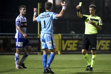 L'arbitre, figure d'autorité sur le rectangle vert, pas toujours respecté.