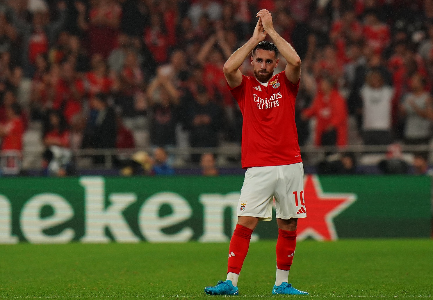 Orkun Kökçü, milieu de terrain de Benfica