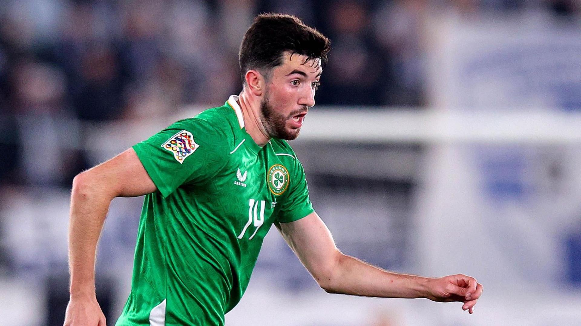 Finn Azaz pendant le match de la République d'Irlande contre la Finlande à Helsinki