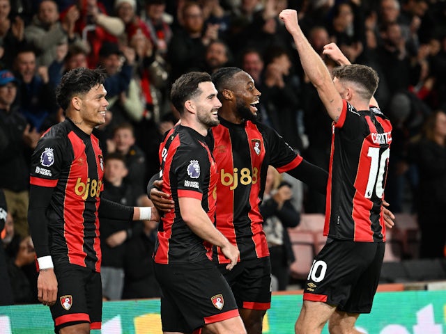 Les joueurs de Bournemouth célèbrent le but d'Antoine Semenyo le 30 septembre 2024