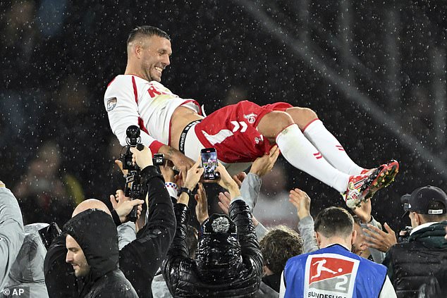 Podolski en action durant son match testimonial.