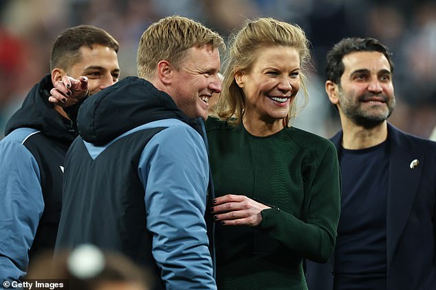 Staveley souhaiterait que Howe remplace Postecoglou si Tottenham continue de stagner