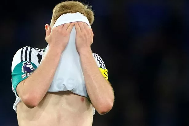 Anthony Gordon réagit après le match contre Everton.