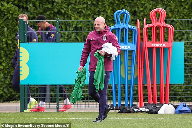 Carsley lors de l'entraînement avec l'équipe