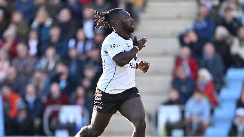 Gabriel Ibitoye sur le terrain lors de la victoire de Bristol contre Exeter