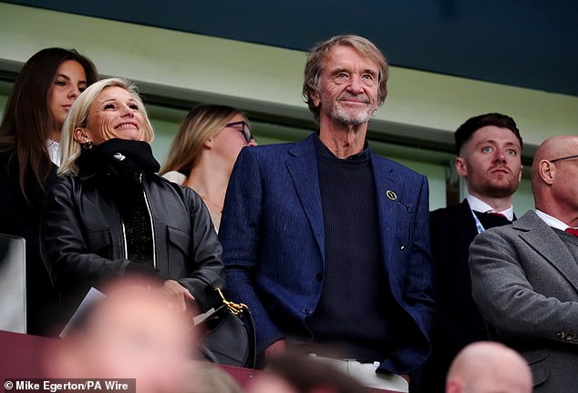 Sir Jim Ratcliffe a informé Ferguson lors d'une réunion que le club ne pouvait plus continuer avec les paiements