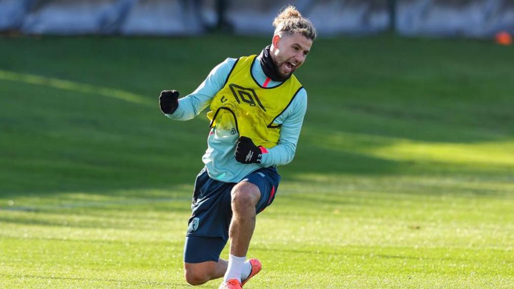 Emiliano Marcondes lors d'une séance d'entraînement avec son ancien club Bournemouth