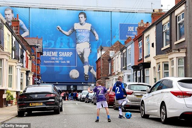 L'image de Sharp au Stade évoque son rôle à Everton