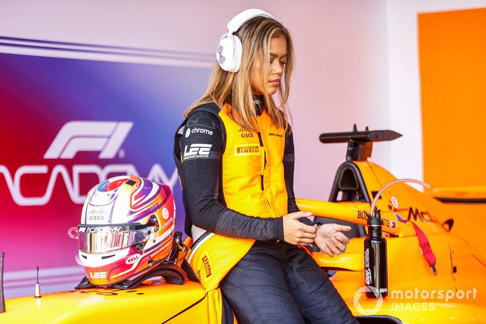 Bustamante will continue McLaren affiliation from F1 Academy into Formula E test