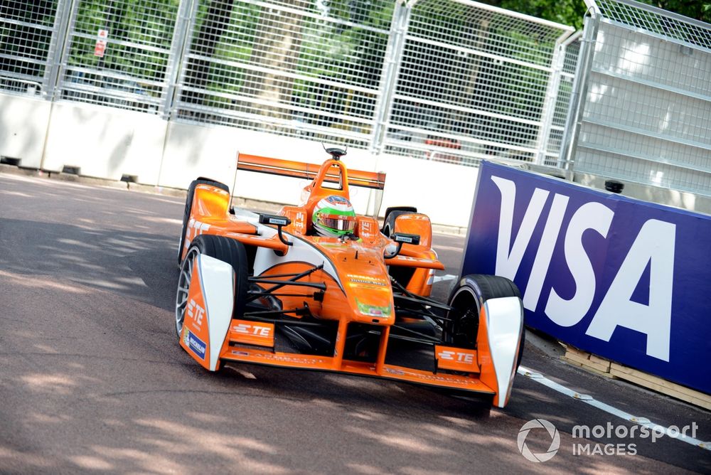 De Silvestro achieved a best result of ninth in Formula E after making her debut in London in the 2014/15 season finale