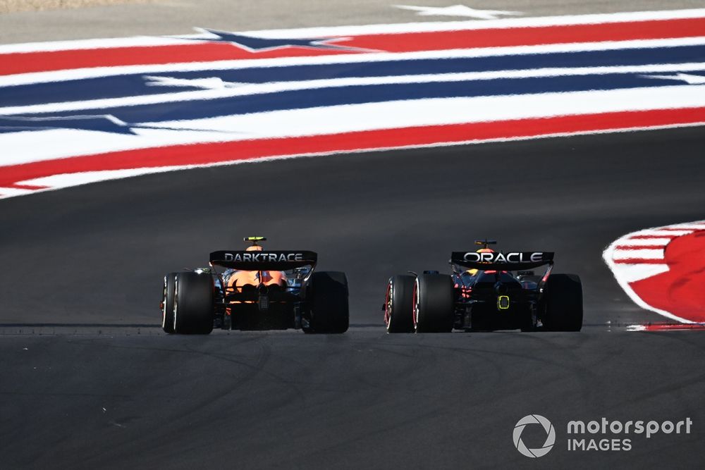 Lando Norris, McLaren MCL38 battles with Max Verstappen, Red Bull Racing RB20