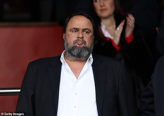 Evangelos Marinakis critique Nottingham Forest sur son attitude envers les officiels