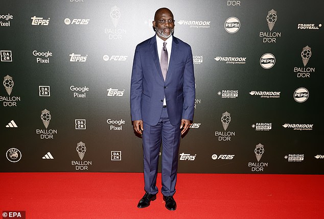 Weah sur le tapis rouge après son arrivée