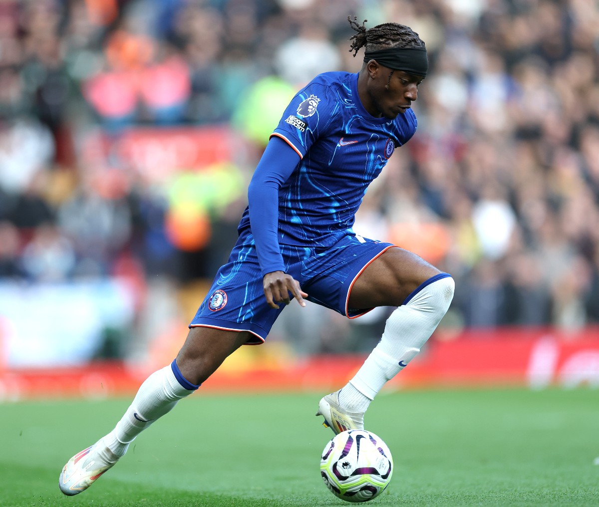 Noni Madueke en action pour Chelsea