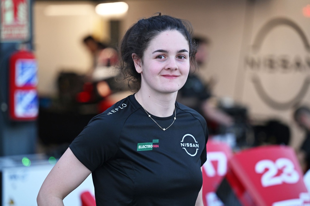 Abbi Pulling brille lors du test féminin de Formule E en Espagne