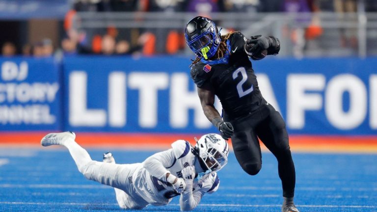 Ashton Jeanty bat le record de rushing de Boise State