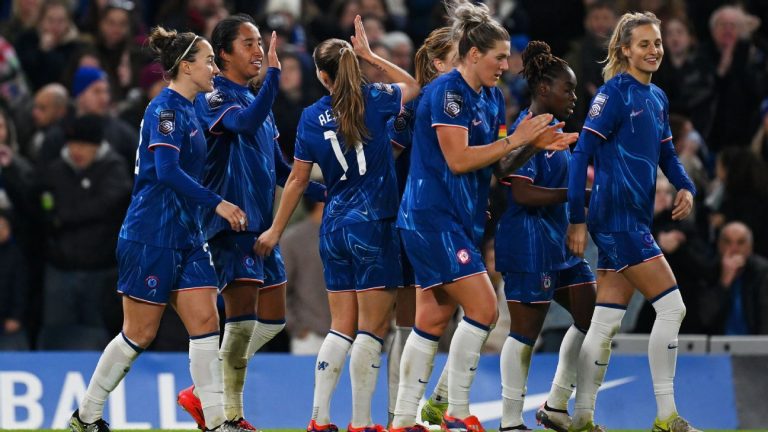 Chelsea s'impose 2-0 face à Manchester City et prend la tête de la WSL