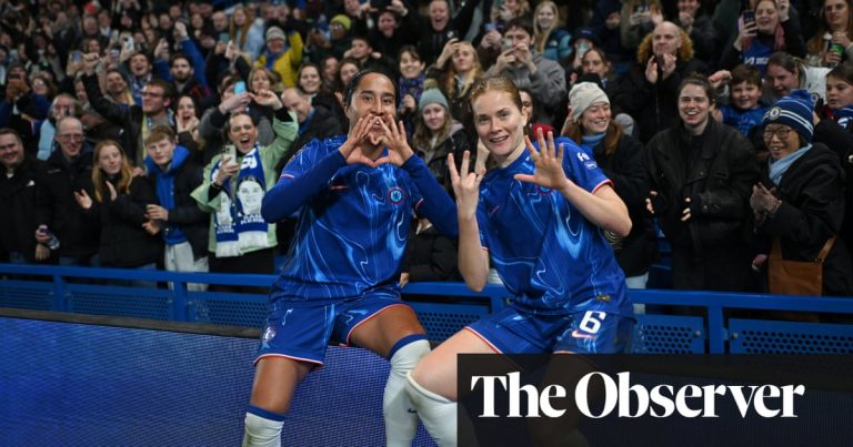 Chelsea s'impose face à Manchester City et prend la tête de la WSL