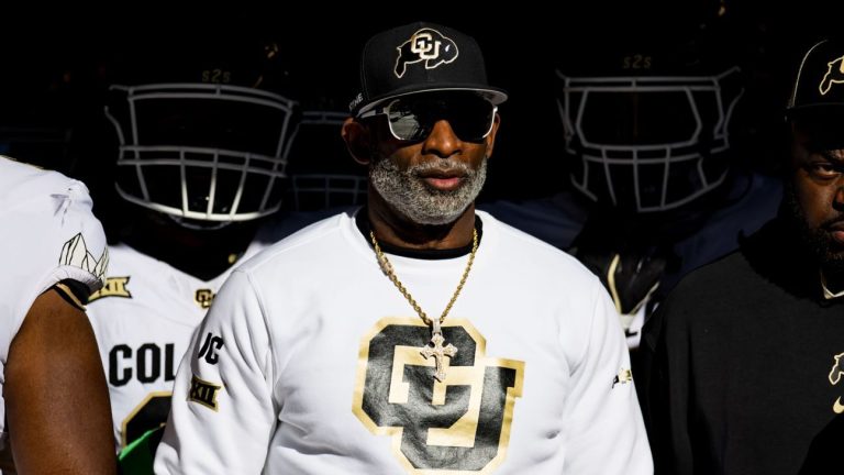 Deion Sanders reste à Colorado malgré les rumeurs