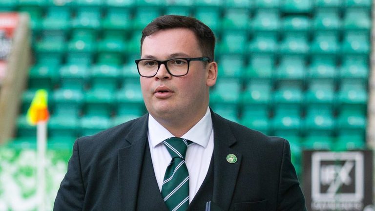 Départ de Derek White : Les allégations à Hibernian en question