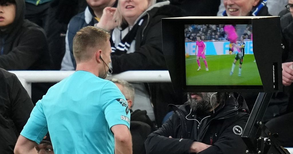 FIFA envisage de réformer le VAR en Premier League