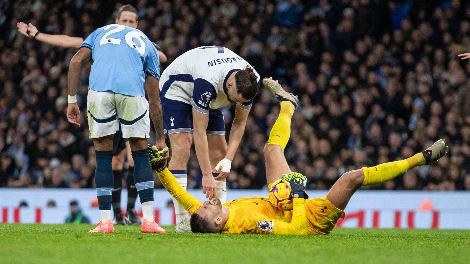 Guglielmo Vicario : Le gardien de Tottenham opéré de la cheville