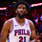 Joel Embiid absent : mise à jour sur sa blessure au genou